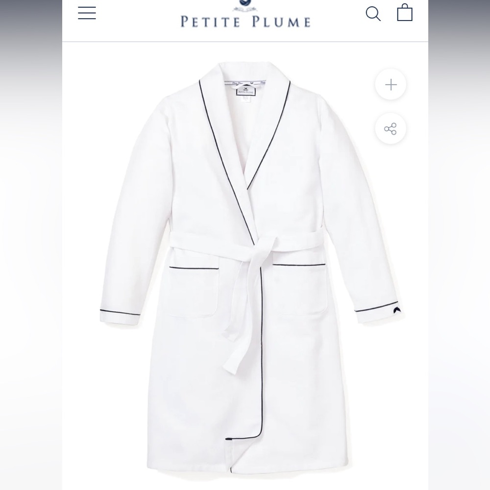 NWT Petite Plume white flannel robe with navy piping